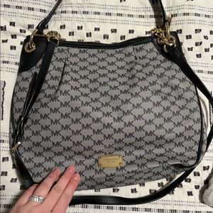 Michael kors hobo. Used only a handful of times. Still has tags!